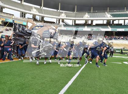 Thumbnail 3 in Klein Collins vs. Tyler (UIL 6A Regional Playoff) photogallery.