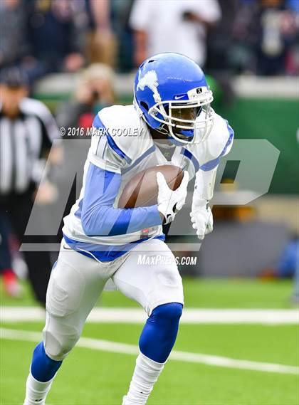 Thumbnail 2 in Klein Collins vs. Tyler (UIL 6A Regional Playoff) photogallery.
