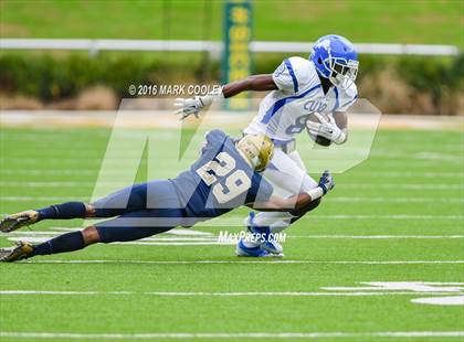 Thumbnail 2 in Klein Collins vs. Tyler (UIL 6A Regional Playoff) photogallery.