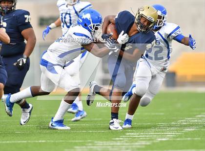 Thumbnail 3 in Klein Collins vs. Tyler (UIL 6A Regional Playoff) photogallery.