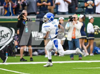 Thumbnail 2 in Klein Collins vs. Tyler (UIL 6A Regional Playoff) photogallery.