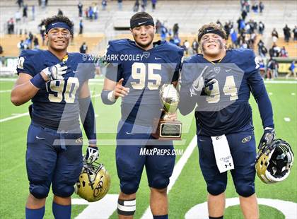 Thumbnail 2 in Klein Collins vs. Tyler (UIL 6A Regional Playoff) photogallery.