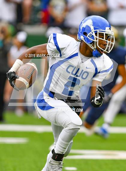 Thumbnail 2 in Klein Collins vs. Tyler (UIL 6A Regional Playoff) photogallery.