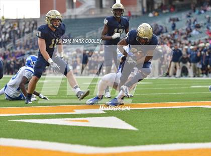Thumbnail 3 in Klein Collins vs. Tyler (UIL 6A Regional Playoff) photogallery.