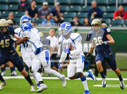 Thumbnail 3 in Klein Collins vs. Tyler (UIL 6A Regional Playoff) photogallery.