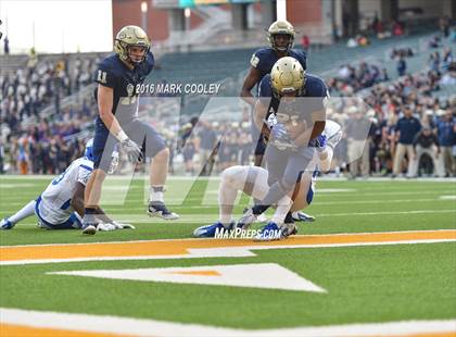 Thumbnail 2 in Klein Collins vs. Tyler (UIL 6A Regional Playoff) photogallery.