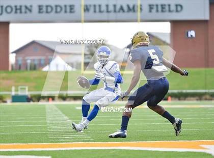 Thumbnail 2 in Klein Collins vs. Tyler (UIL 6A Regional Playoff) photogallery.