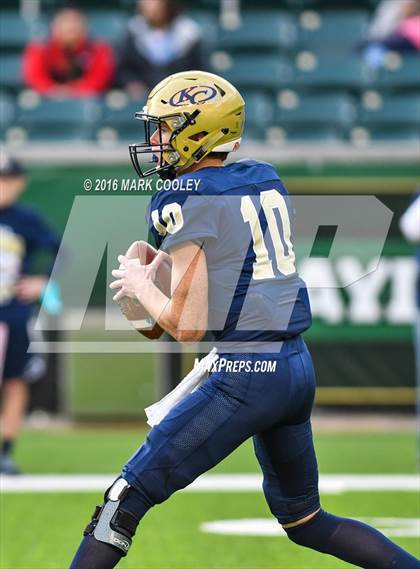 Thumbnail 3 in Klein Collins vs. Tyler (UIL 6A Regional Playoff) photogallery.