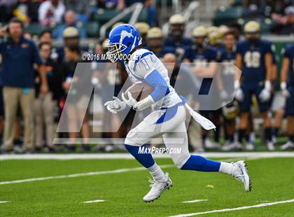 Thumbnail 3 in Klein Collins vs. Tyler (UIL 6A Regional Playoff) photogallery.