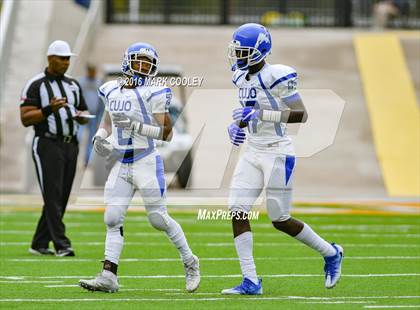 Thumbnail 2 in Klein Collins vs. Tyler (UIL 6A Regional Playoff) photogallery.