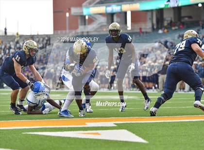 Thumbnail 2 in Klein Collins vs. Tyler (UIL 6A Regional Playoff) photogallery.