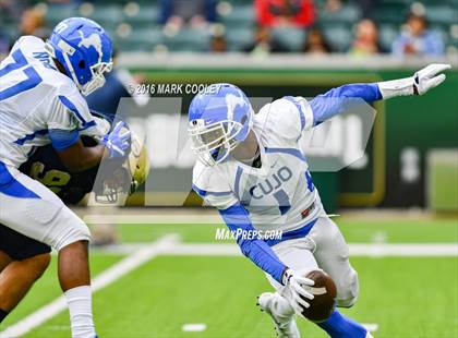 Thumbnail 3 in Klein Collins vs. Tyler (UIL 6A Regional Playoff) photogallery.