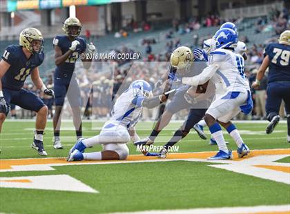Thumbnail 3 in Klein Collins vs. Tyler (UIL 6A Regional Playoff) photogallery.