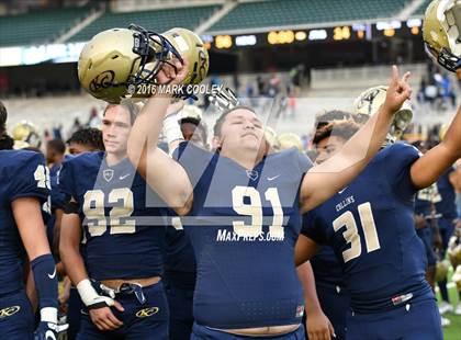 Thumbnail 2 in Klein Collins vs. Tyler (UIL 6A Regional Playoff) photogallery.