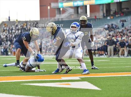 Thumbnail 2 in Klein Collins vs. Tyler (UIL 6A Regional Playoff) photogallery.