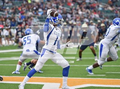 Thumbnail 2 in Klein Collins vs. Tyler (UIL 6A Regional Playoff) photogallery.