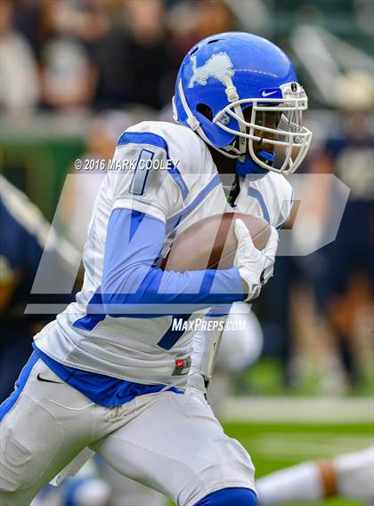 Thumbnail 1 in Klein Collins vs. Tyler (UIL 6A Regional Playoff) photogallery.