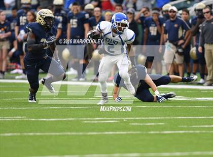 Thumbnail 2 in Klein Collins vs. Tyler (UIL 6A Regional Playoff) photogallery.