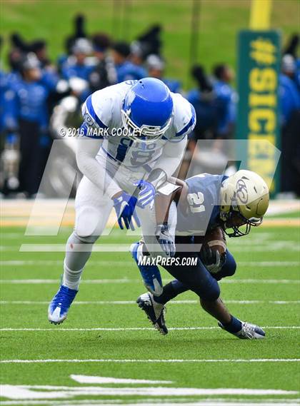 Thumbnail 1 in Klein Collins vs. Tyler (UIL 6A Regional Playoff) photogallery.
