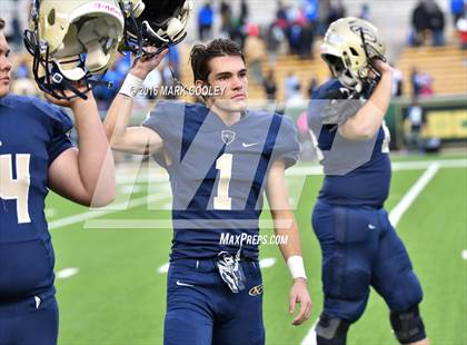 Thumbnail 2 in Klein Collins vs. Tyler (UIL 6A Regional Playoff) photogallery.