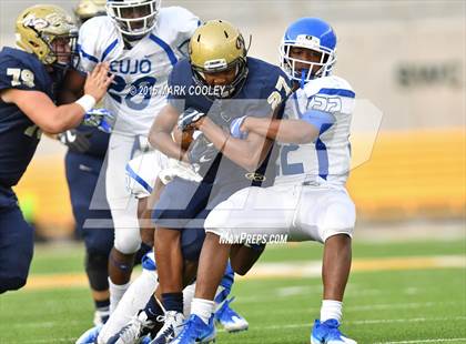Thumbnail 2 in Klein Collins vs. Tyler (UIL 6A Regional Playoff) photogallery.