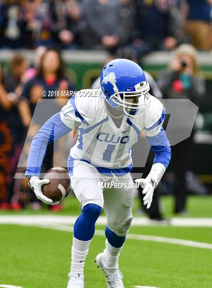 Thumbnail 1 in Klein Collins vs. Tyler (UIL 6A Regional Playoff) photogallery.