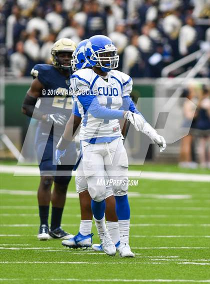 Thumbnail 2 in Klein Collins vs. Tyler (UIL 6A Regional Playoff) photogallery.