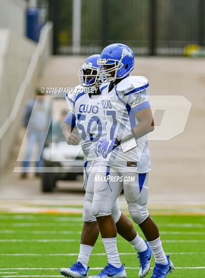 Thumbnail 3 in Klein Collins vs. Tyler (UIL 6A Regional Playoff) photogallery.