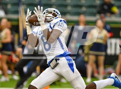Thumbnail 2 in Klein Collins vs. Tyler (UIL 6A Regional Playoff) photogallery.