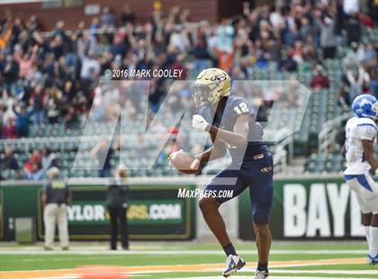 Thumbnail 2 in Klein Collins vs. Tyler (UIL 6A Regional Playoff) photogallery.