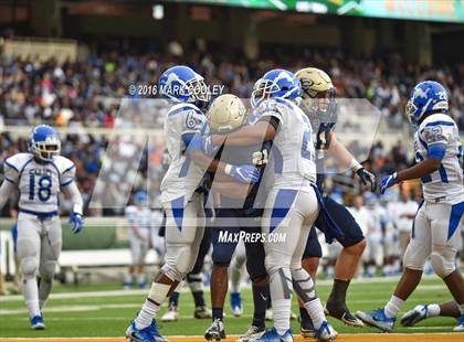 Thumbnail 2 in Klein Collins vs. Tyler (UIL 6A Regional Playoff) photogallery.