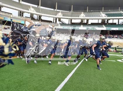 Thumbnail 1 in Klein Collins vs. Tyler (UIL 6A Regional Playoff) photogallery.