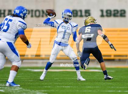 Thumbnail 2 in Klein Collins vs. Tyler (UIL 6A Regional Playoff) photogallery.