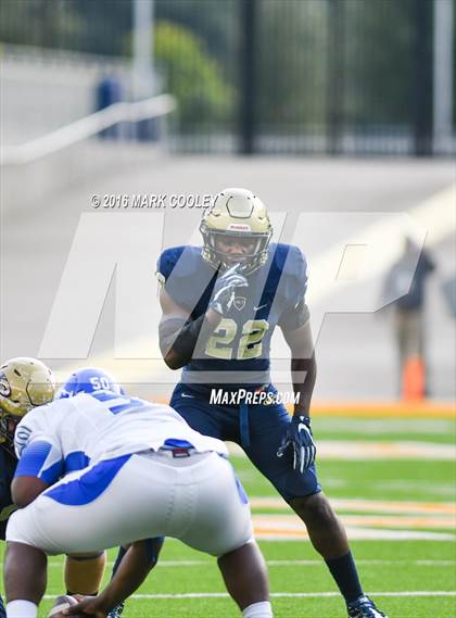 Thumbnail 3 in Klein Collins vs. Tyler (UIL 6A Regional Playoff) photogallery.