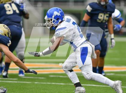 Thumbnail 2 in Klein Collins vs. Tyler (UIL 6A Regional Playoff) photogallery.