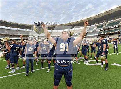 Thumbnail 1 in Klein Collins vs. Tyler (UIL 6A Regional Playoff) photogallery.
