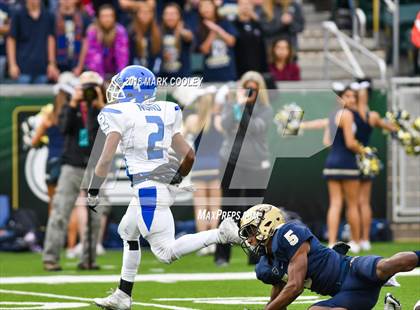 Thumbnail 3 in Klein Collins vs. Tyler (UIL 6A Regional Playoff) photogallery.
