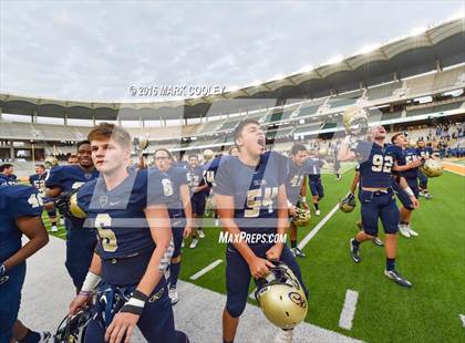 Thumbnail 2 in Klein Collins vs. Tyler (UIL 6A Regional Playoff) photogallery.