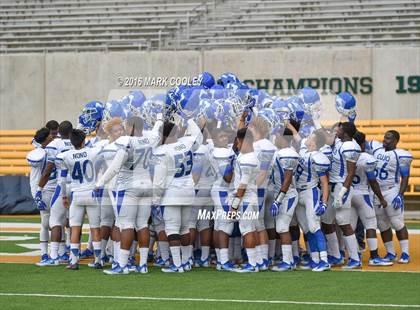 Thumbnail 2 in Klein Collins vs. Tyler (UIL 6A Regional Playoff) photogallery.