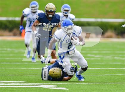 Thumbnail 3 in Klein Collins vs. Tyler (UIL 6A Regional Playoff) photogallery.