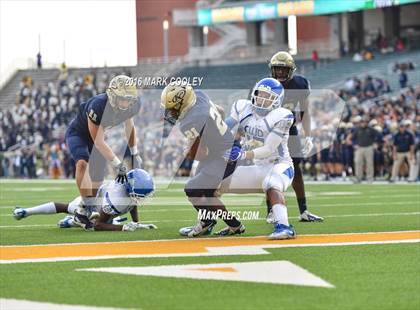 Thumbnail 3 in Klein Collins vs. Tyler (UIL 6A Regional Playoff) photogallery.