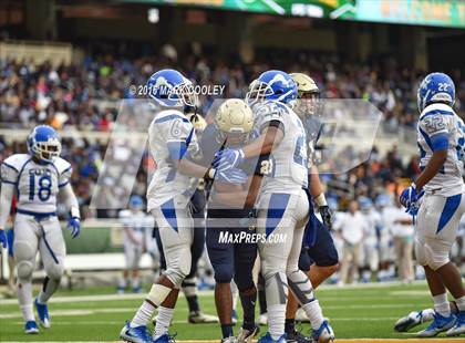 Thumbnail 3 in Klein Collins vs. Tyler (UIL 6A Regional Playoff) photogallery.