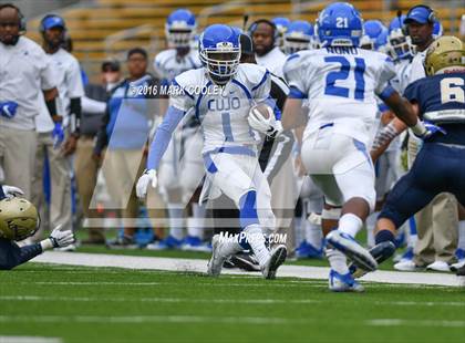 Thumbnail 3 in Klein Collins vs. Tyler (UIL 6A Regional Playoff) photogallery.
