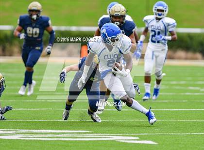 Thumbnail 2 in Klein Collins vs. Tyler (UIL 6A Regional Playoff) photogallery.