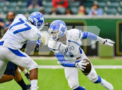 Thumbnail 1 in Klein Collins vs. Tyler (UIL 6A Regional Playoff) photogallery.