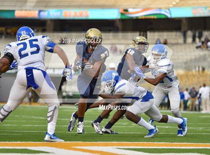 Thumbnail 1 in Klein Collins vs. Tyler (UIL 6A Regional Playoff) photogallery.