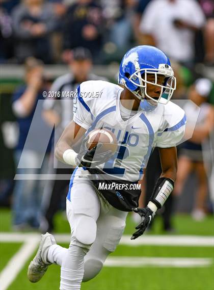 Thumbnail 3 in Klein Collins vs. Tyler (UIL 6A Regional Playoff) photogallery.