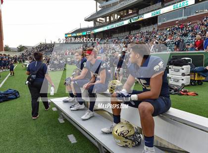 Thumbnail 3 in Klein Collins vs. Tyler (UIL 6A Regional Playoff) photogallery.