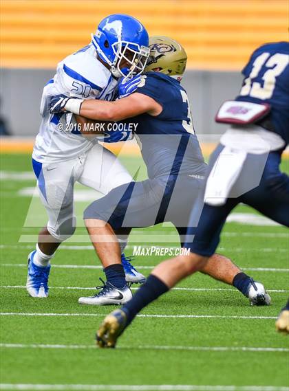 Thumbnail 3 in Klein Collins vs. Tyler (UIL 6A Regional Playoff) photogallery.