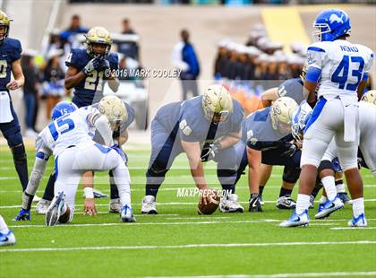 Thumbnail 3 in Klein Collins vs. Tyler (UIL 6A Regional Playoff) photogallery.